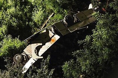 37 dead after tour bus falls into a ravine in Italy