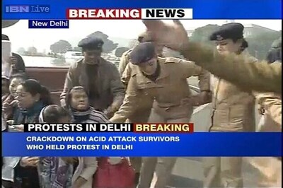 Delhi: Police crackdown on acid attack survivors protesting at Jantar Mantar