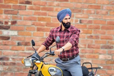 Capsule Gill: Akshay Kumar Sits On Retro Bike In Leaked Pic From Jaswant Singh Gill Biopic
