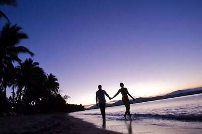 World's tallest girl hates romantic stroll with boyfriend