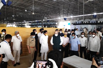 Amit Shah and Arvind Kejriwal Visit 10,000-bed Covid-19 Care Facility in Delhi, Review Arrangements