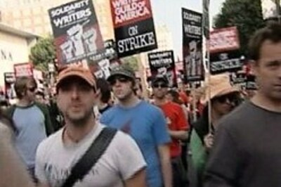 Writers pull plug on Golden Globe Awards ceremony