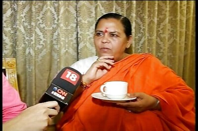 Uma Bharti targets intellectuals, says returning awards tarnishing India's image not government's