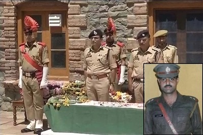 Cop Beaten to Death Near Srinagar Masjid, Mirwaiz Says 'I Wasn't There'