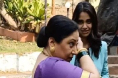 Video: TV Actors, Bhagyashree Limaye, Sukanya Kulkarni Mone Meet, Get Emotional