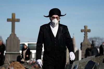 France to Make Face Masks Compulsory in Enclosed Public Places in Next Few Weeks