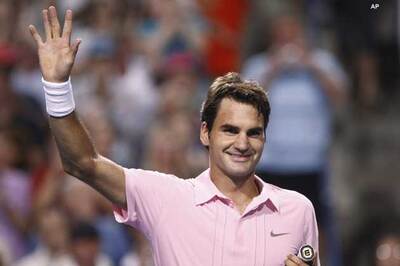 Federer books semifinal berth in Paris Masters