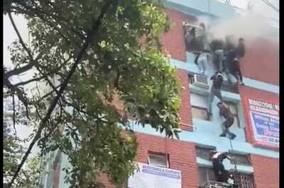 WATCH | 3 Injured as Students Use Wire to Escape Fire at Mukherjee Nagar Coaching Centre in Delhi