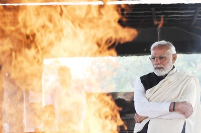 In His Grief Too, PM Modi Kept it Simple and Became a Role Model for All Politicians