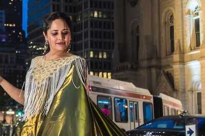 Anasuya Bharadwaj Paints The Town Green In Her Metallic Saree; See Pics