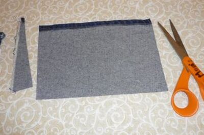 How to Make an iPod Carrying Case From Fabric