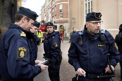 Copulating in a Car? Don't Forget the Handbrake, Advises Sweden Police