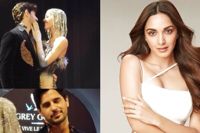 Sidharth Malhotra Goes Bold On Ramp, Holds Model Close As She Pulls His Collar; Fans Say 'Kiara Will Be...'