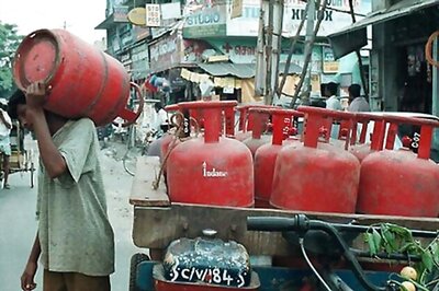 Delhi: Non-subsidised LPG rates cut by Rs 23.50 per cylinder