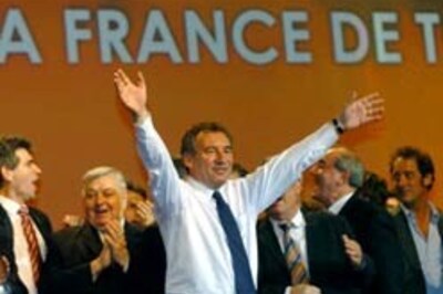 Top contenders seek votes in France