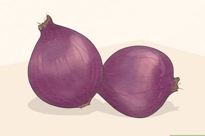 How to Make and Use an Onion Poultice for Congestion