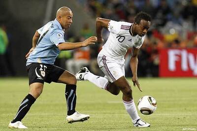 10-man Uruguay hold off dominating France