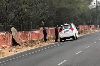 Picture of Rajasthan Minister Urinating on Jaipur Walls Goes Viral
