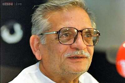 Gulzar gets overwhelmed as he accepts Dadasaheb Phalke Award; thanks his 'gurus' Bimal Roy, SD Burman