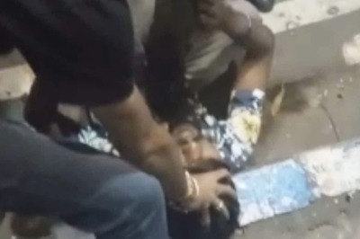 Civic Volunteer Brutally Thrashes Man in Kolkata Over Suspicion of Snatching Bag; Police Apologise