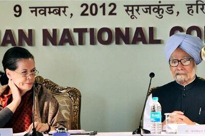 Sonia asks Cong leaders to explain reforms to people