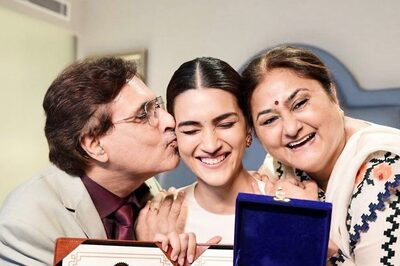 Kriti Sanon Poses With Her Proud Parents After National Award Ceremony, Says 'The Feeling Is...'
