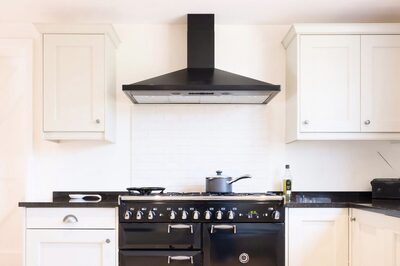 How to Choose the Right Kitchen Chimney for Your Home: Expert Tips from Industry Leaders