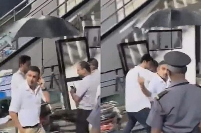 Dhoni or Kohli Chants? Gautam Gambhir Loses Cool, Shows Middle Finger to Fans | WATCH