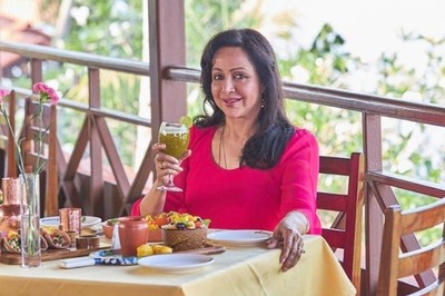 When Dev Anand Calmed Down a Scared Hema Malini While Shooting For Johny Mera Naam