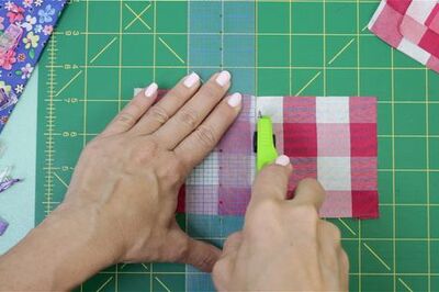 How to Make Fabric Kanzashi Flowers