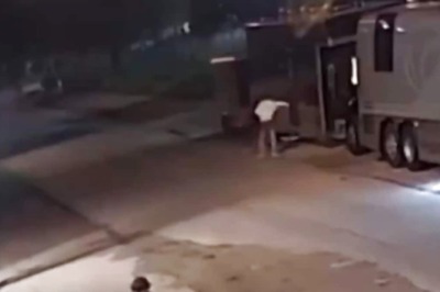 'Don't Be This Guy': Man Drinks Beer As He Watches Another Man Get Robbed At Knifepoint