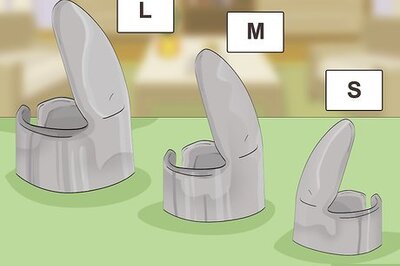 How to Wear Finger Picks