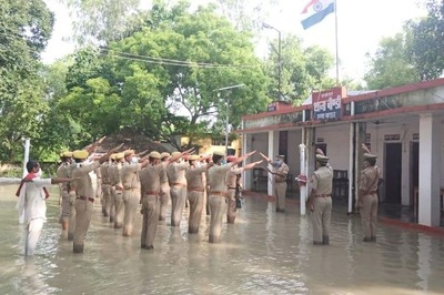 Police in UP's Bahraich Celebrate I-Day Standing Knee-deep in Floodwater