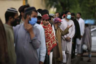 Over 400 Stranded Pakistanis Return from Afghanistan, Coronavirus Count Climbs to 12,644