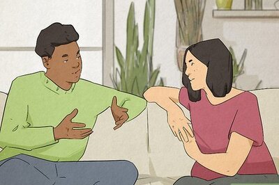 18 Signs a Younger Man Likes an Older Woman