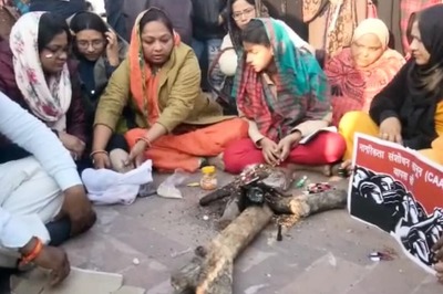 Women Perform 'Havan', Pray for Rollback of CAA as Stir at Clock Tower in Lucknow Enters 6th day