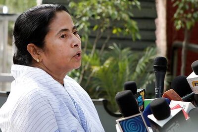 Mamata meets Mukherjee, seeks early assent to bill
