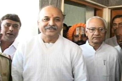 VHP has no political agenda, says Pravin Togadia