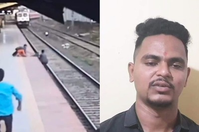 'Bow Down in Gratitude': Cricketer VVS Laxman Shares Viral Video of Railway Pointsman Who Saved 6-Year-Old Boy