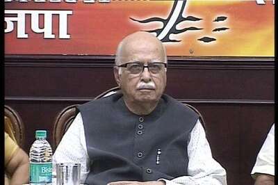 Seemandhra Union ministers meet Advani, seeks support