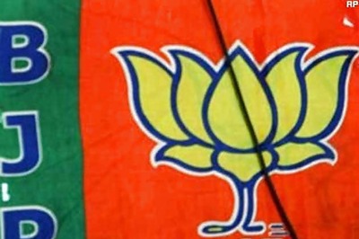 Cauvery issue: BJP MLA pours water on his head in Assembly