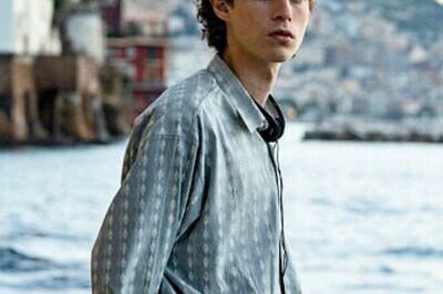 Review: A Neapolitan Rhapsody In 'The Hand Of God'