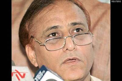 Centre should get Haj pilgrims' quota restored: Azam Khan