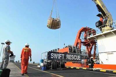 Search planes scour sea for missing Malaysian jetliner
