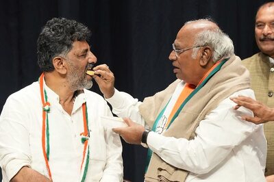 K’taka CM Suspense: Siddaramaiah in Delhi, DKS Cancels Visit, Says ‘Courage Becomes Majority’