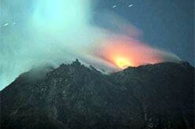 Indonesia volcano back on alert level