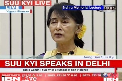 Suu Kyi praises Mahatma Gandhi, Jawaharlal Nehru