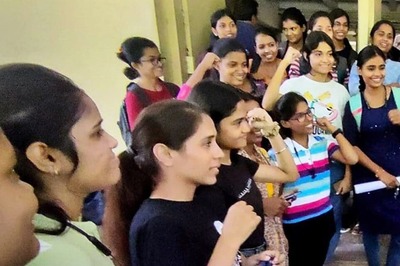 DU Students, Activists Protest Against Harassment by Outsiders During Fest