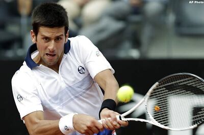Melzer stuns Djokovic at French Open