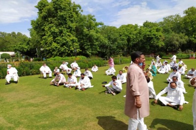 In Unprecedented Scenes at Jaipur Raj Bhawan, Congress MLAs Begin Indefinite Sit-in Demanding Urgent Assembly Session